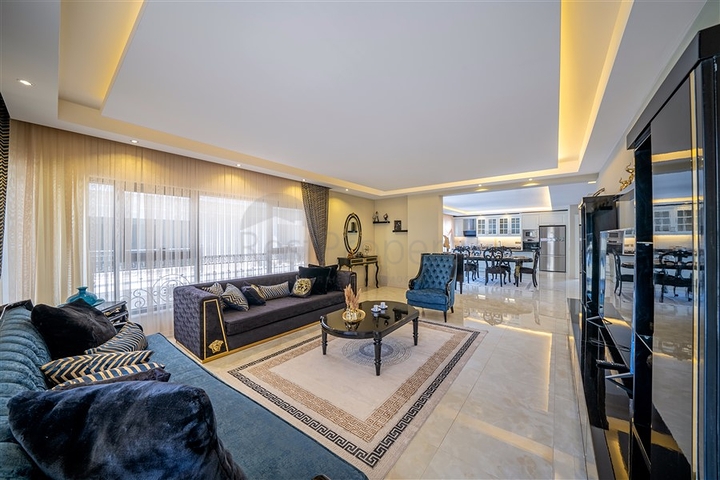 اطلالة بحر - دوبلكس فاخرة - ضمن مجمع 5 نجوم - كارجي جاك / الانيا 