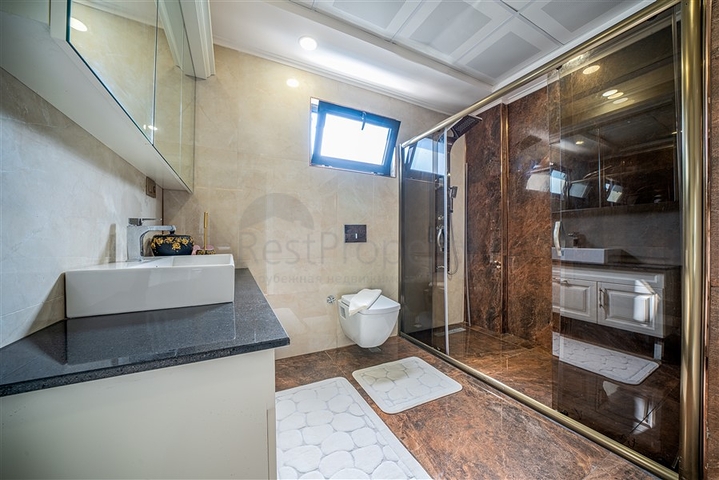 اطلالة بحر - دوبلكس فاخرة - ضمن مجمع 5 نجوم - كارجي جاك / الانيا 