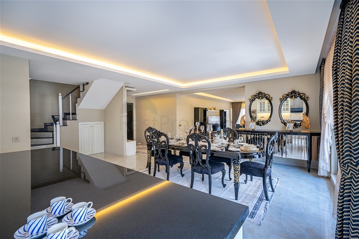 اطلالة بحر - دوبلكس فاخرة - ضمن مجمع 5 نجوم - كارجي جاك / الانيا 