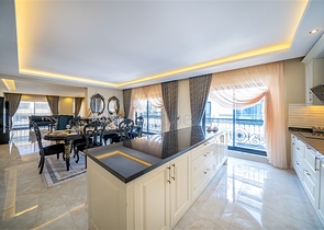 اطلالة بحر - دوبلكس فاخرة - ضمن مجمع 5 نجوم - كارجي جاك / الانيا 