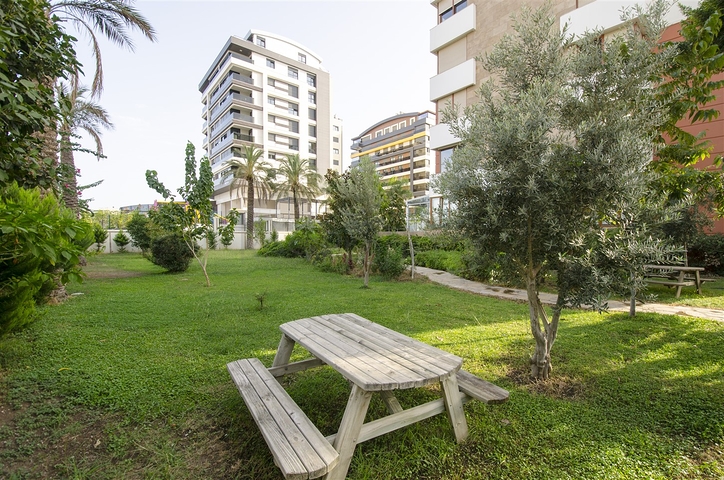 شقة واسعة 3 + 1 مطلة على البحر في كونيالتي