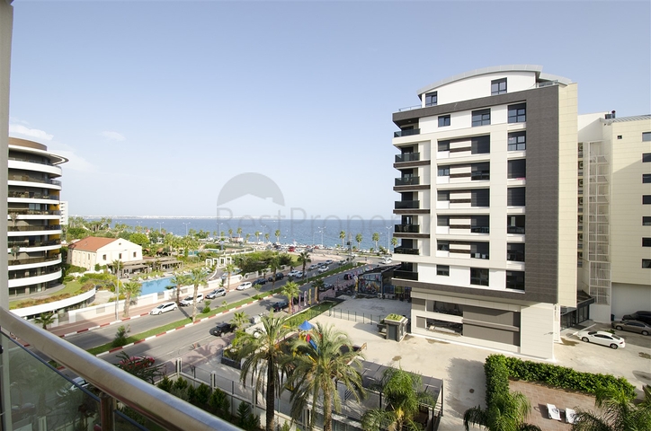 شقة واسعة 3 + 1 مطلة على البحر في كونيالتي