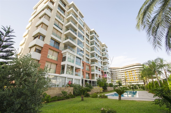 شقة واسعة 3 + 1 مطلة على البحر في كونيالتي