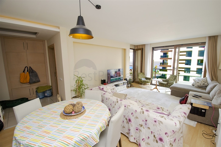 شقة واسعة 3 + 1 مطلة على البحر في كونيالتي