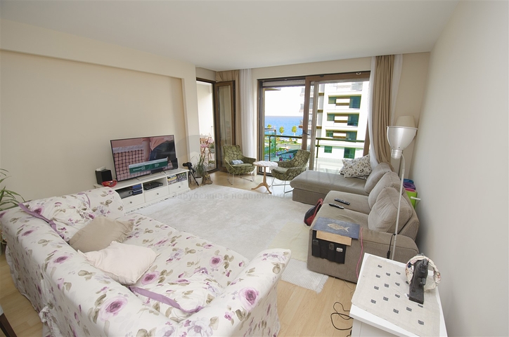 شقة واسعة 3 + 1 مطلة على البحر في كونيالتي