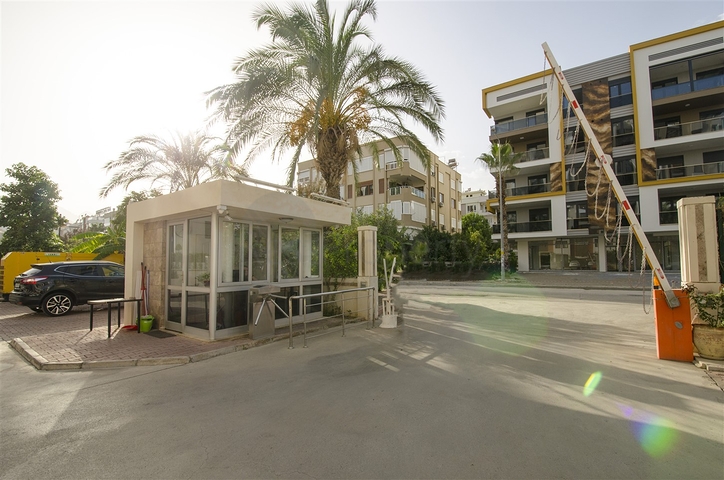 شقة واسعة 3 + 1 مطلة على البحر في كونيالتي