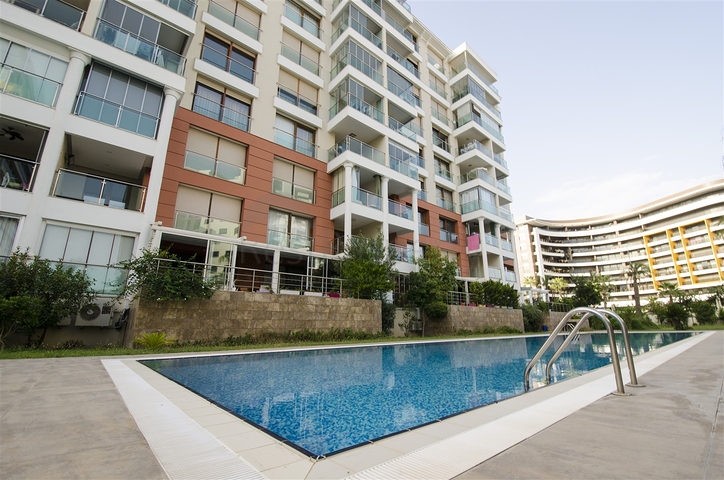 شقة واسعة 3 + 1 مطلة على البحر في كونيالتي