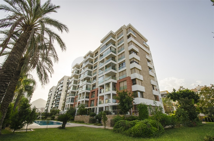 شقة واسعة 3 + 1 مطلة على البحر في كونيالتي