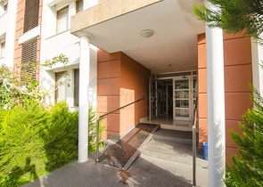 شقة واسعة 3 + 1 مطلة على البحر في كونيالتي