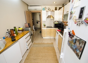 شقة واسعة 3 + 1 مطلة على البحر في كونيالتي