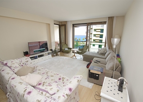 شقة واسعة 3 + 1 مطلة على البحر في كونيالتي