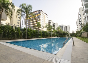 شقة واسعة 3 + 1 مطلة على البحر في كونيالتي