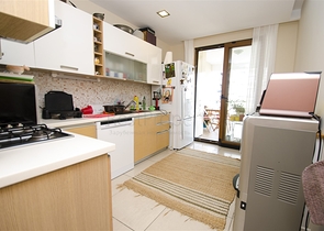 شقة واسعة 3 + 1 مطلة على البحر في كونيالتي