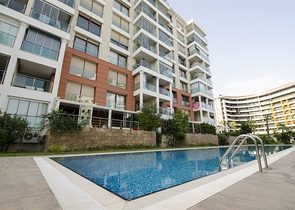 شقة واسعة 3 + 1 مطلة على البحر في كونيالتي