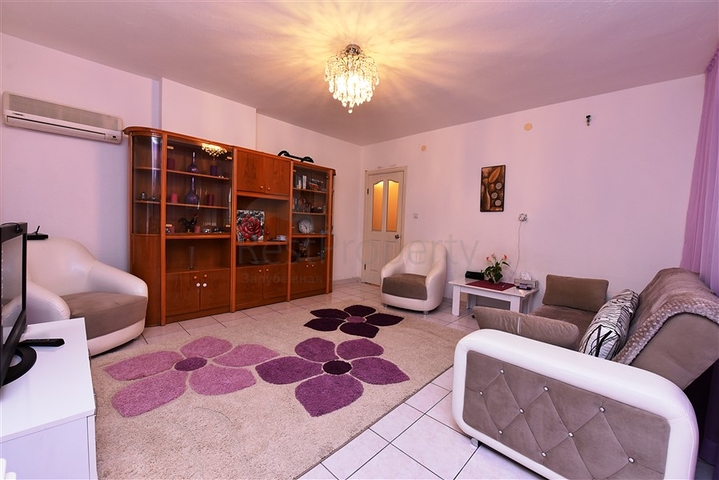 شقة غرفتين وصالة - مطبخ منفصل - مفروشة - في مهموتلار / الانيا 