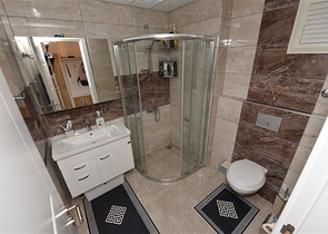 طابق مرتفع - شقة مفروشة - غرفة وصالة - مجمع مميز بخدمات  5 نجوم- مهموتلار / الانيا 