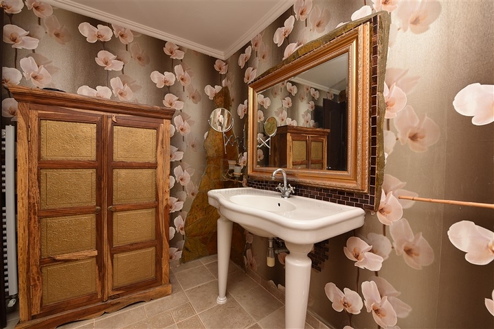 فيلا اطلالة بحر في الانيا - 4 غرف وصالة - ضمن مركز الانيا 