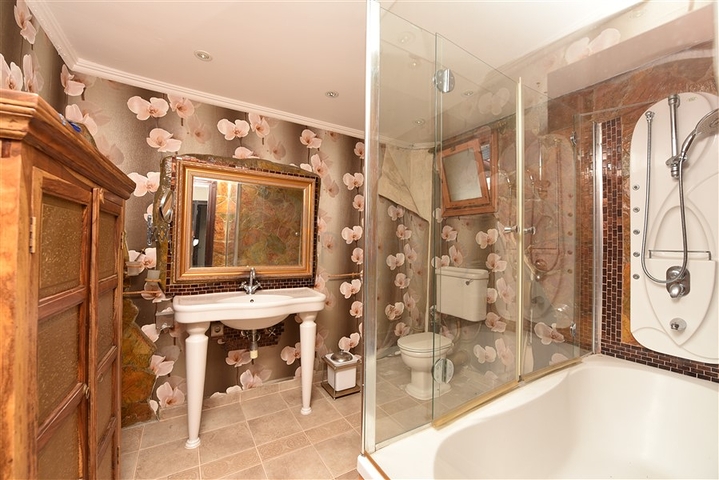 فيلا اطلالة بحر في الانيا - 4 غرف وصالة - ضمن مركز الانيا 