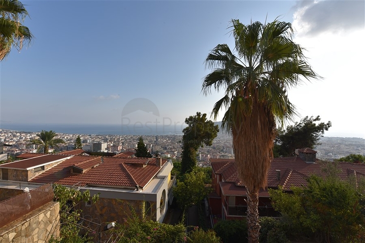 فيلا اطلالة بحر في الانيا - 4 غرف وصالة - ضمن مركز الانيا 