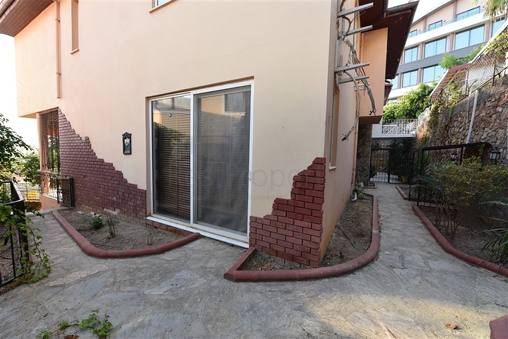 فيلا اطلالة بحر في الانيا - 4 غرف وصالة - ضمن مركز الانيا 