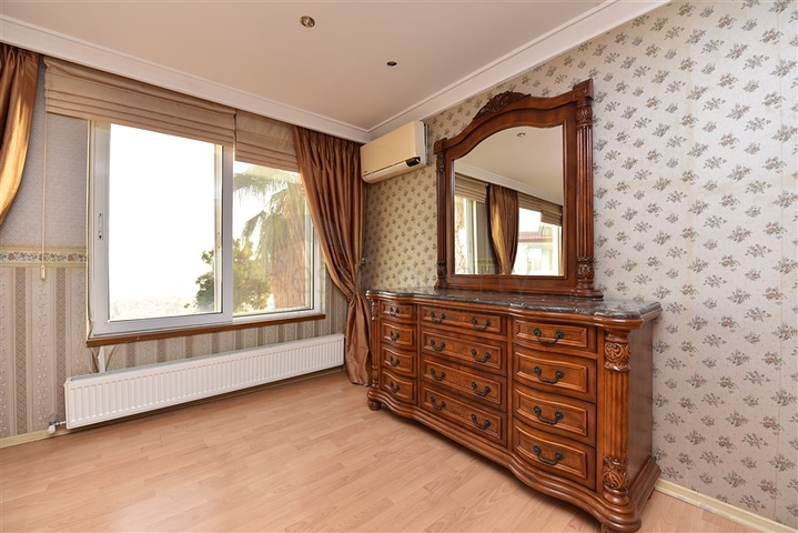 فيلا اطلالة بحر في الانيا - 4 غرف وصالة - ضمن مركز الانيا 