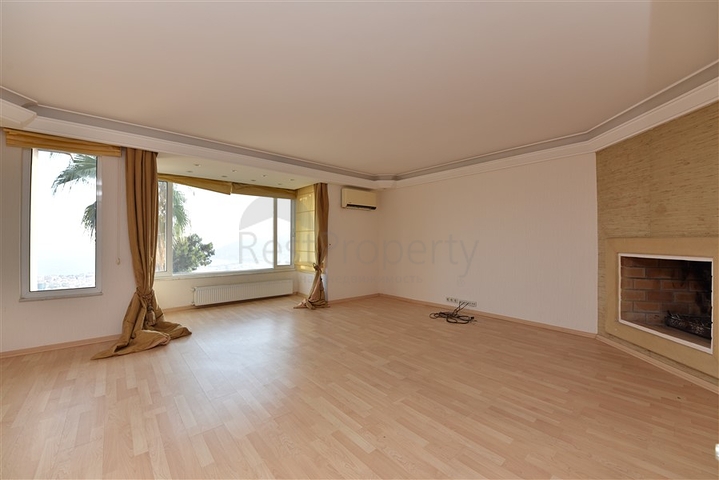 فيلا اطلالة بحر في الانيا - 4 غرف وصالة - ضمن مركز الانيا 