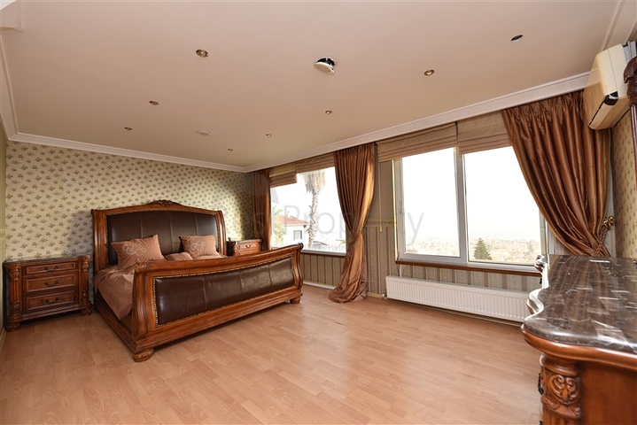 فيلا اطلالة بحر في الانيا - 4 غرف وصالة - ضمن مركز الانيا 