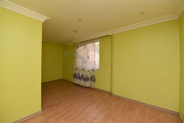 فيلا اطلالة بحر في الانيا - 4 غرف وصالة - ضمن مركز الانيا 