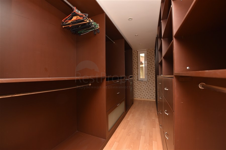 فيلا اطلالة بحر في الانيا - 4 غرف وصالة - ضمن مركز الانيا 