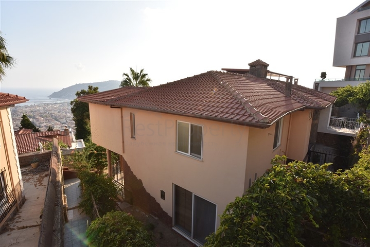 فيلا اطلالة بحر في الانيا - 4 غرف وصالة - ضمن مركز الانيا 