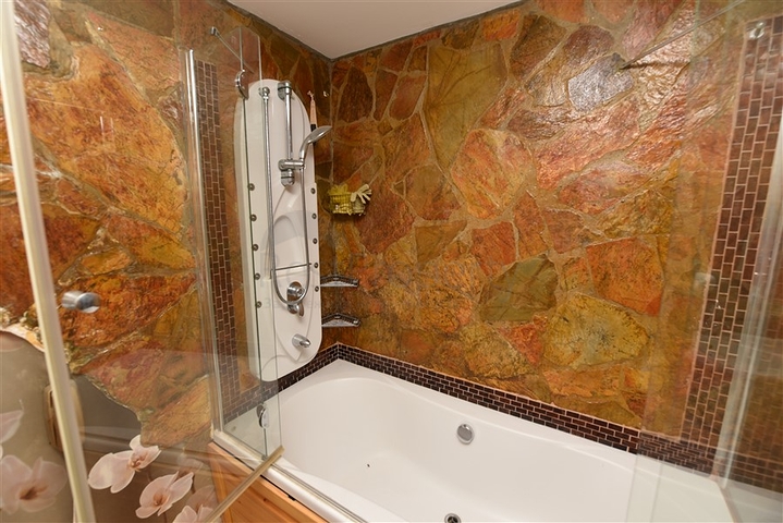 فيلا اطلالة بحر في الانيا - 4 غرف وصالة - ضمن مركز الانيا 