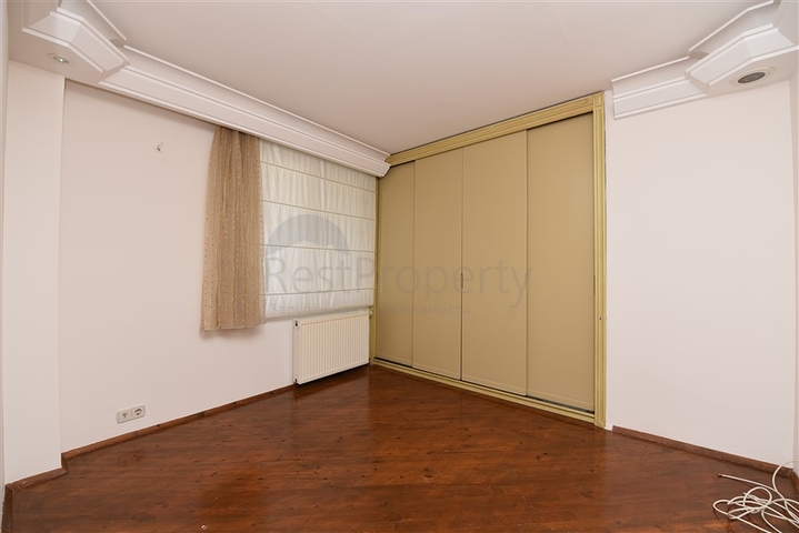 فيلا اطلالة بحر في الانيا - 4 غرف وصالة - ضمن مركز الانيا 