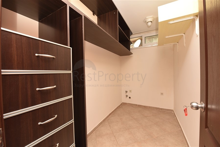 فيلا اطلالة بحر في الانيا - 4 غرف وصالة - ضمن مركز الانيا 