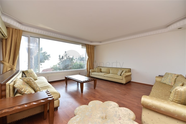 فيلا اطلالة بحر في الانيا - 4 غرف وصالة - ضمن مركز الانيا 