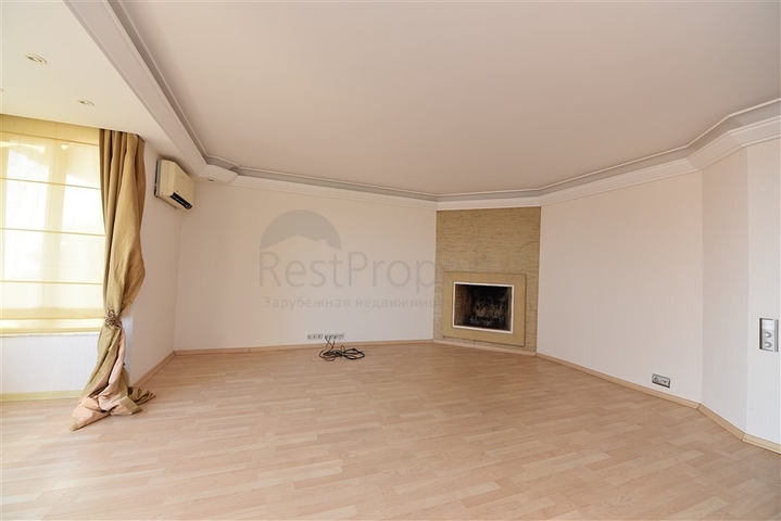 فيلا اطلالة بحر في الانيا - 4 غرف وصالة - ضمن مركز الانيا 