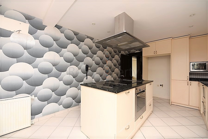 فيلا اطلالة بحر في الانيا - 4 غرف وصالة - ضمن مركز الانيا 