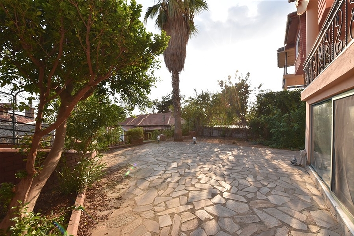 فيلا اطلالة بحر في الانيا - 4 غرف وصالة - ضمن مركز الانيا 