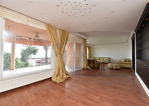 فيلا اطلالة بحر في الانيا - 4 غرف وصالة - ضمن مركز الانيا 