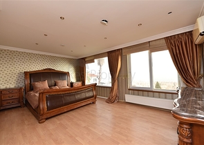 فيلا اطلالة بحر في الانيا - 4 غرف وصالة - ضمن مركز الانيا 