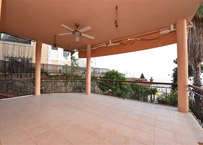 فيلا اطلالة بحر في الانيا - 4 غرف وصالة - ضمن مركز الانيا 