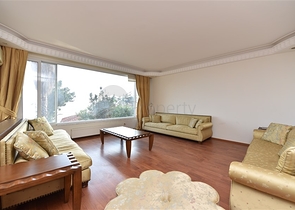 فيلا اطلالة بحر في الانيا - 4 غرف وصالة - ضمن مركز الانيا 