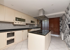 فيلا اطلالة بحر في الانيا - 4 غرف وصالة - ضمن مركز الانيا 