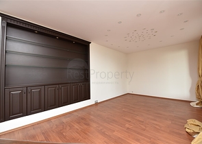 فيلا اطلالة بحر في الانيا - 4 غرف وصالة - ضمن مركز الانيا 