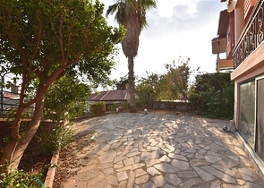 فيلا اطلالة بحر في الانيا - 4 غرف وصالة - ضمن مركز الانيا 