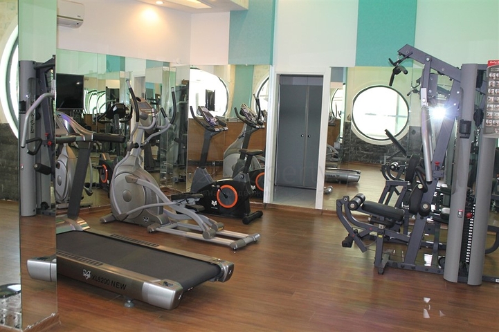 اطلالة ساحرة على البحر وقلعة الانيا - شقة غرفتين وصالة - ضمن مجمع فاخر - في مركز الانيا 