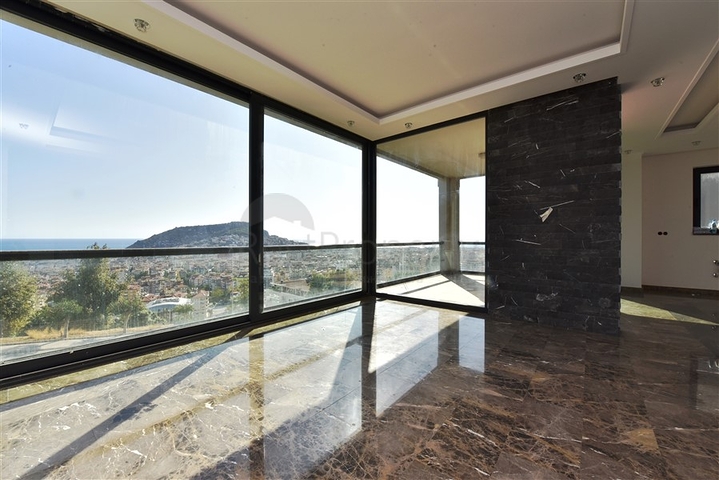 اطلالة ساحرة على البحر وقلعة الانيا - شقة غرفتين وصالة - ضمن مجمع فاخر - في مركز الانيا 