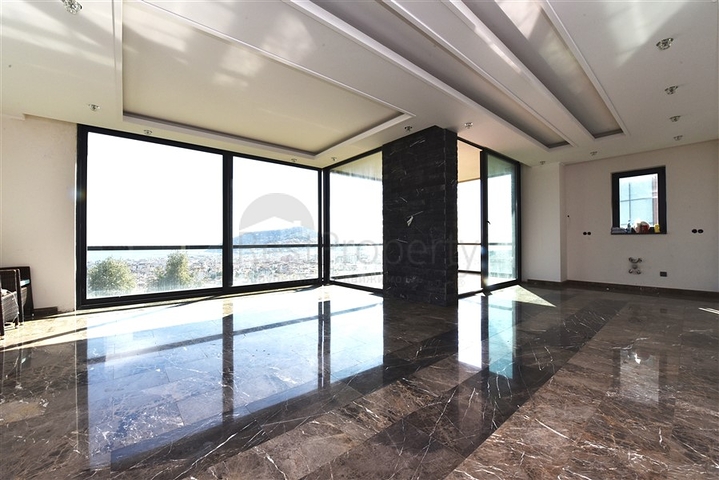 اطلالة ساحرة على البحر وقلعة الانيا - شقة غرفتين وصالة - ضمن مجمع فاخر - في مركز الانيا 