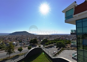 اطلالة ساحرة على البحر وقلعة الانيا - شقة غرفتين وصالة - ضمن مجمع فاخر - في مركز الانيا 