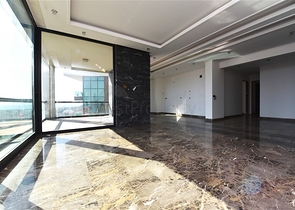 اطلالة ساحرة على البحر وقلعة الانيا - شقة غرفتين وصالة - ضمن مجمع فاخر - في مركز الانيا 