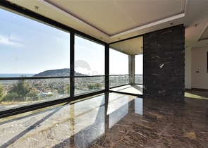 اطلالة ساحرة على البحر وقلعة الانيا - شقة غرفتين وصالة - ضمن مجمع فاخر - في مركز الانيا 